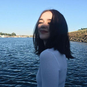 Meet your Posher, Carolyn